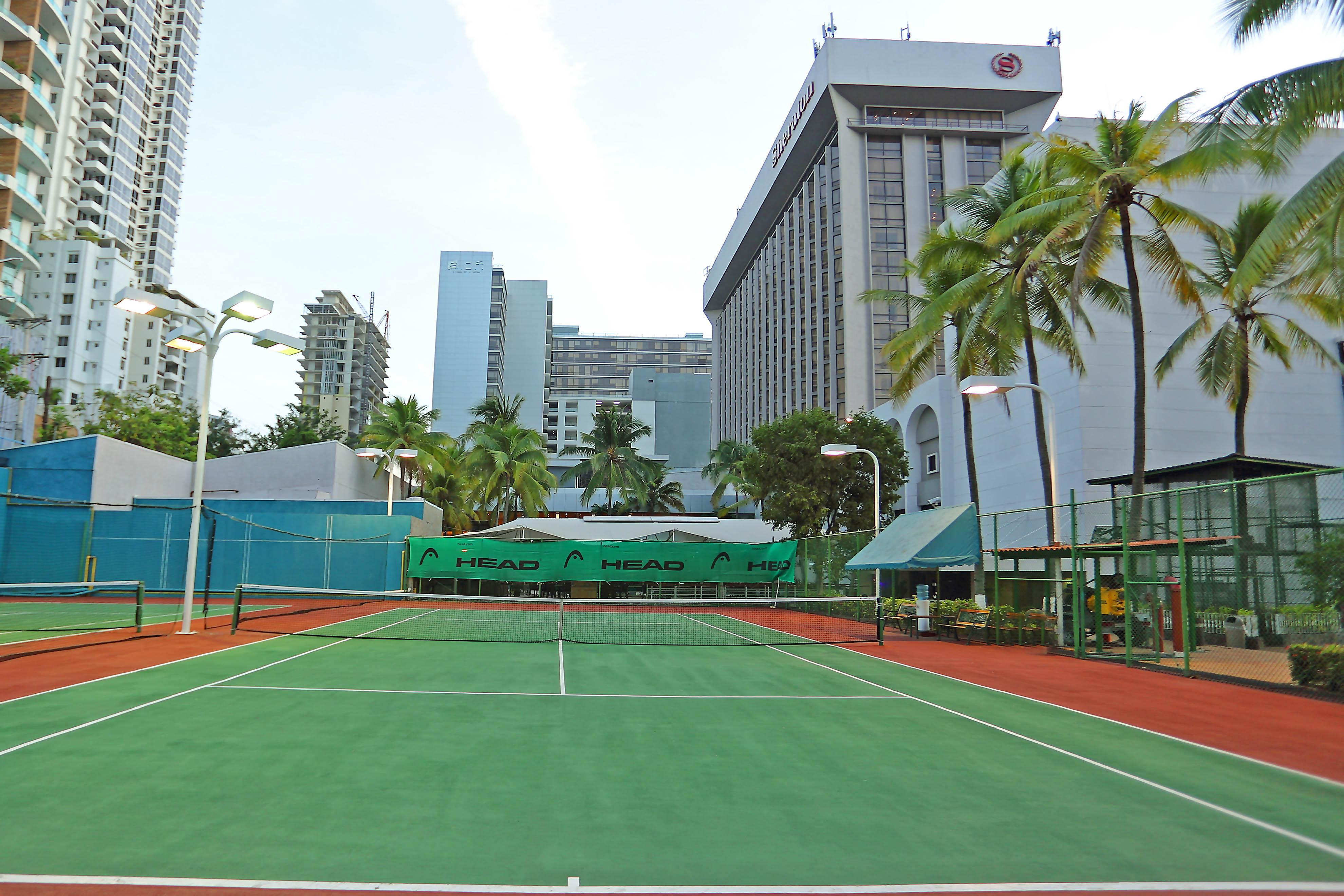 Sheraton Grand Panama Exterior photo Tennis courts at the hotel