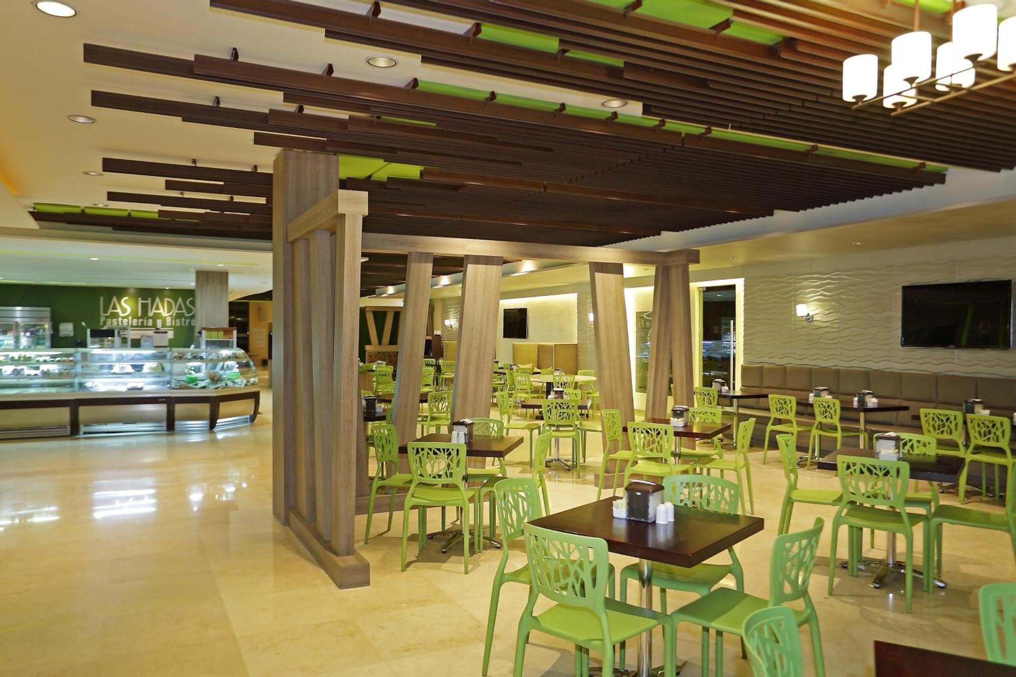 Sheraton Grand Panama Exterior photo The interior of the restaurant