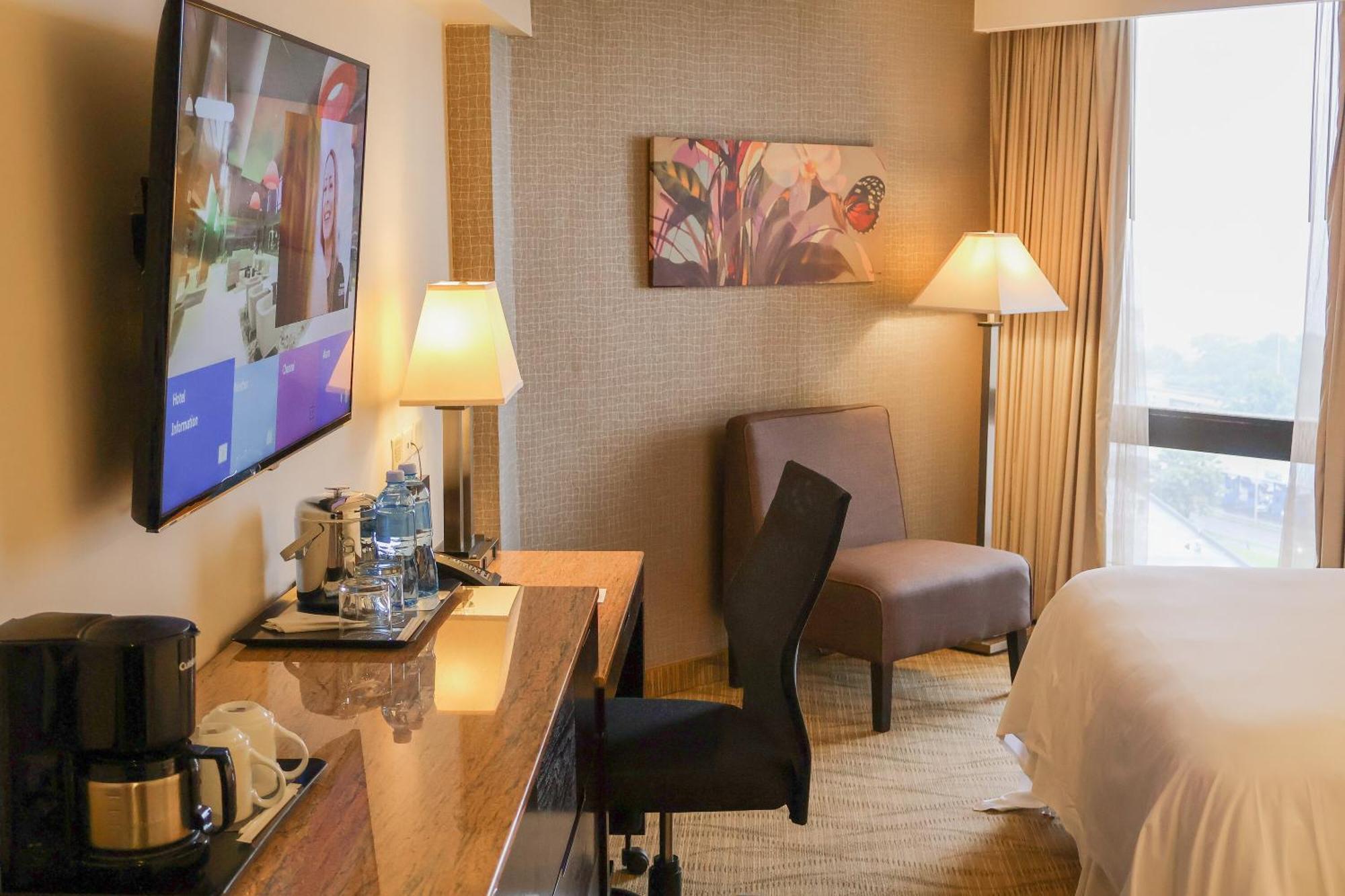 Sheraton Grand Panama Exterior photo A guest room at the Hilton San Francisco