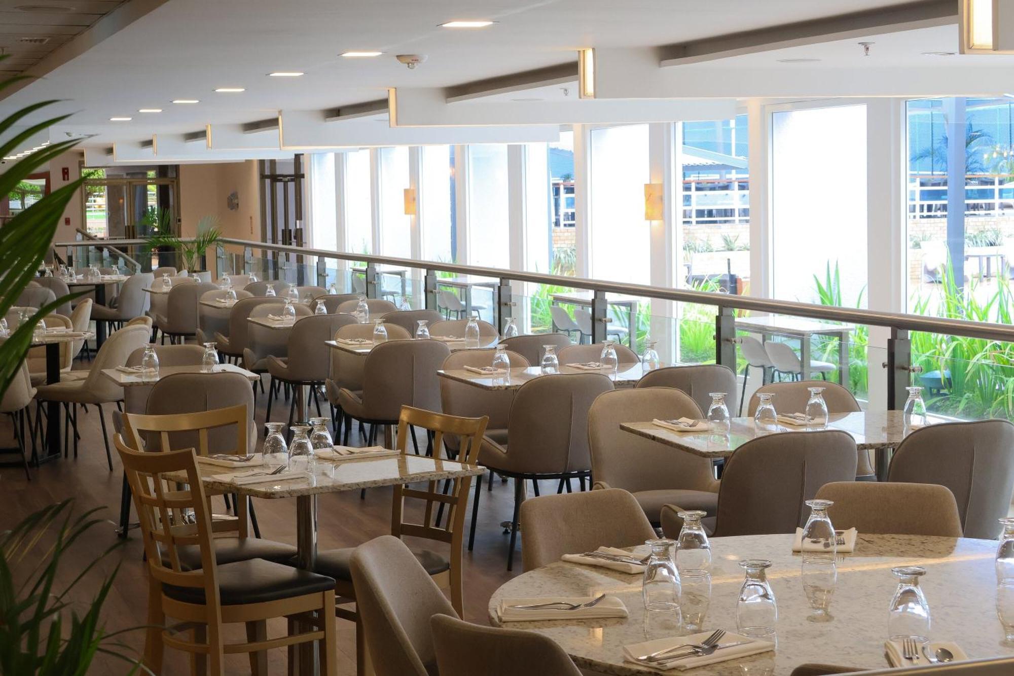 Sheraton Grand Panama Exterior photo The restaurant