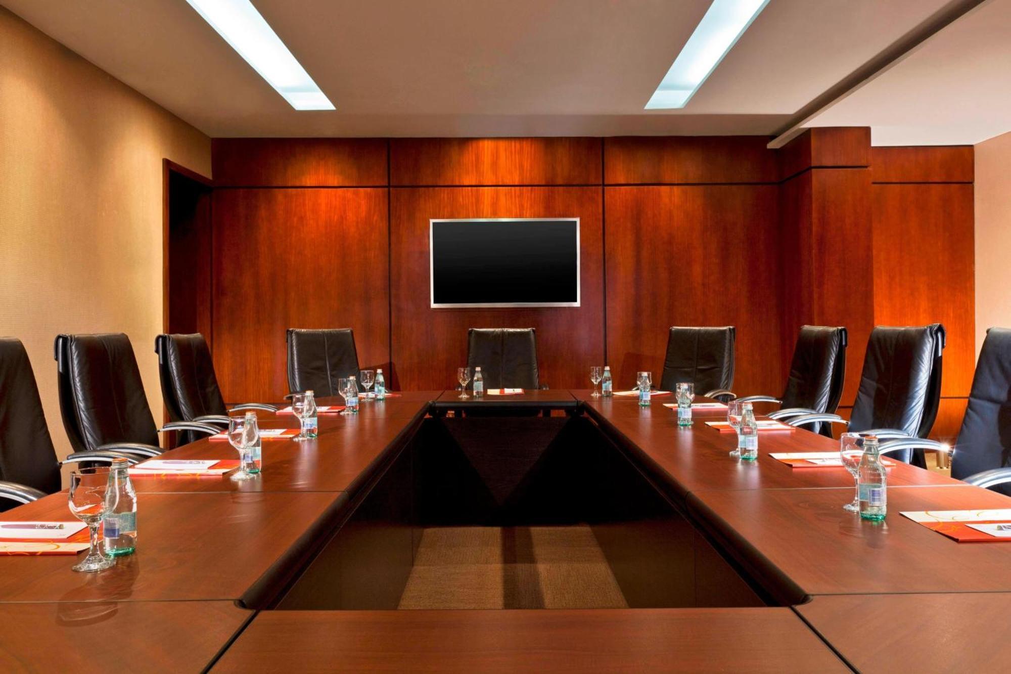 Sheraton Grand Panama Exterior photo A boardroom