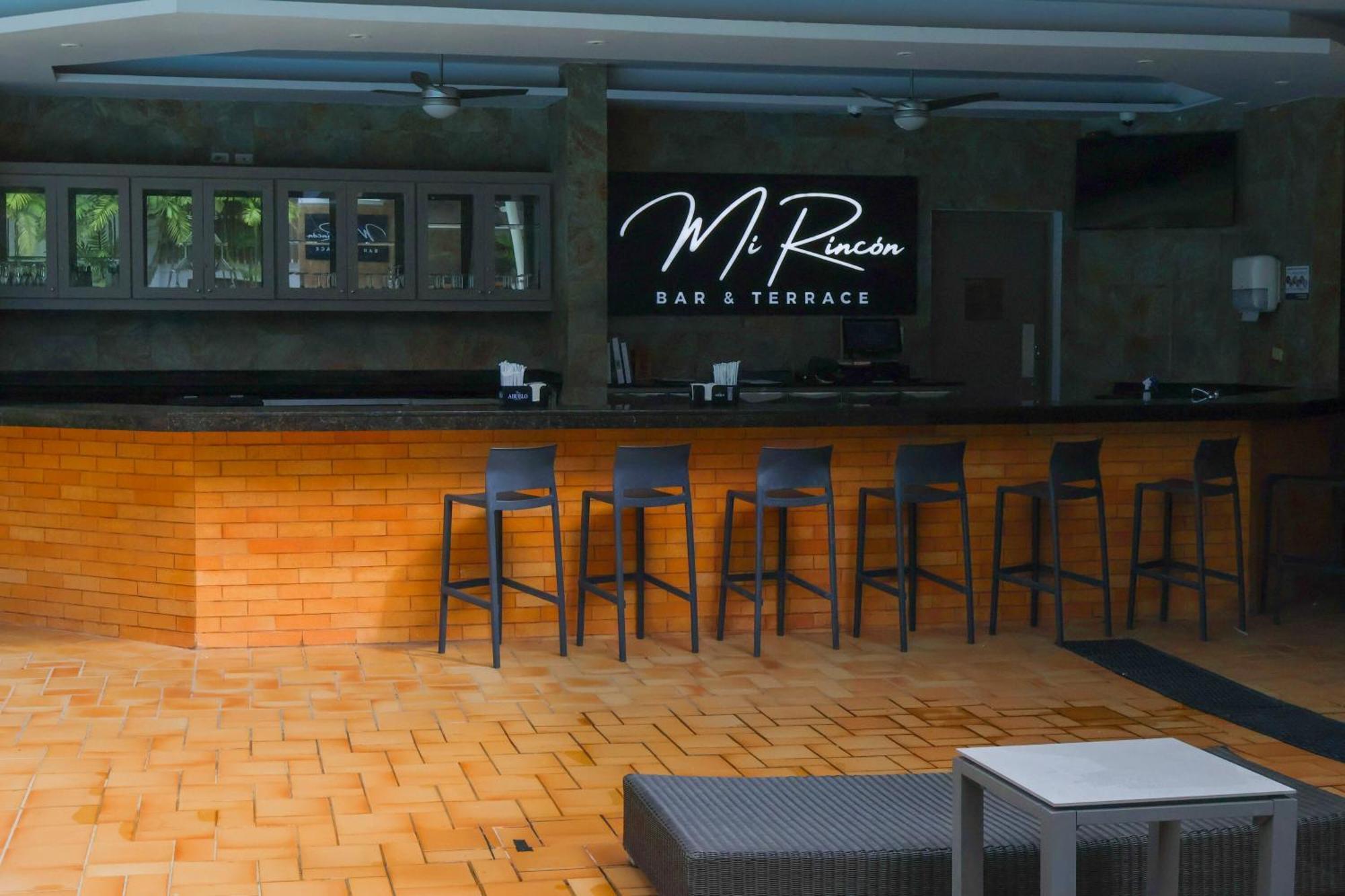 Sheraton Grand Panama Exterior photo Mi Ruan Bar and Terrace