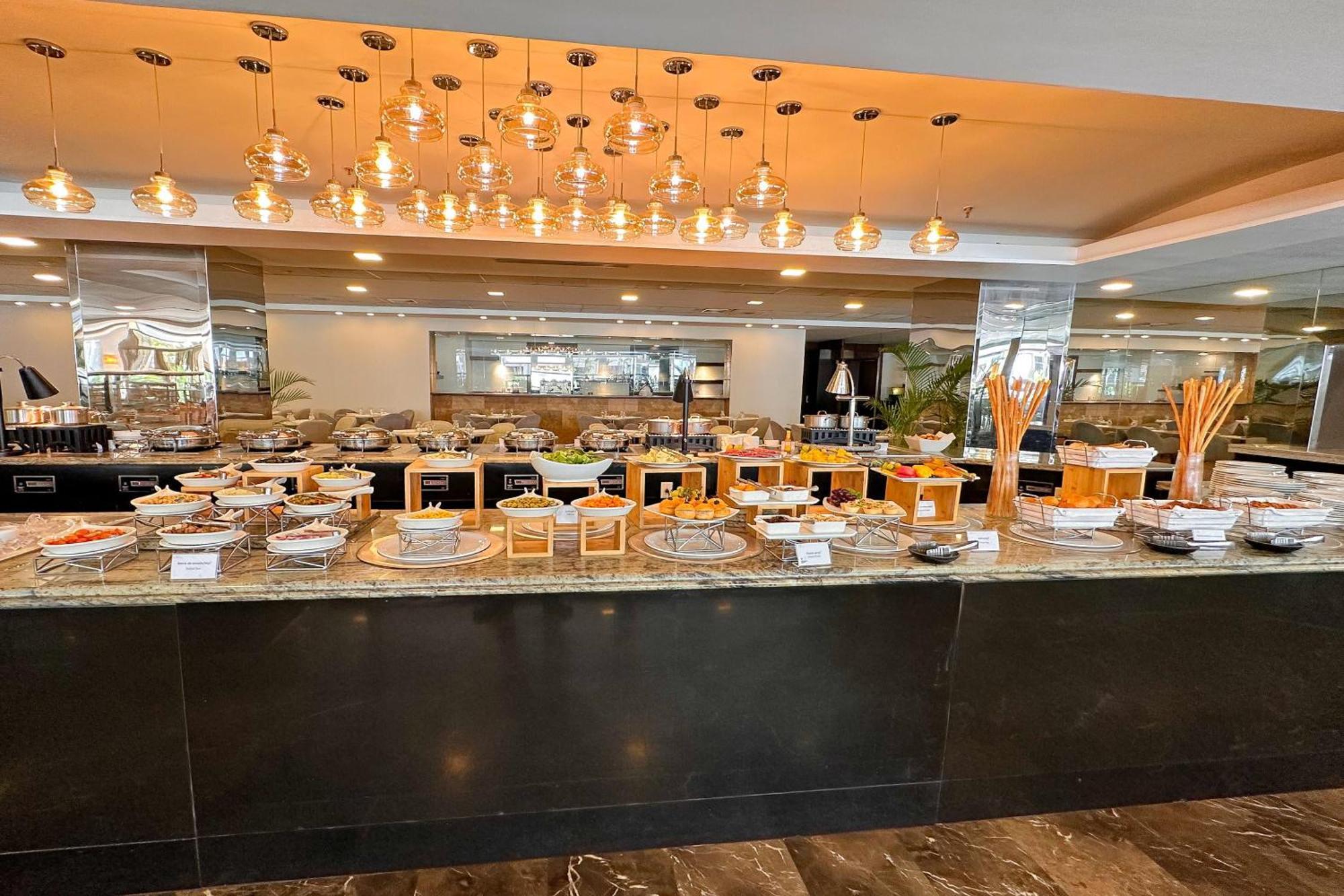 Sheraton Grand Panama Exterior photo The buffet at the hotel