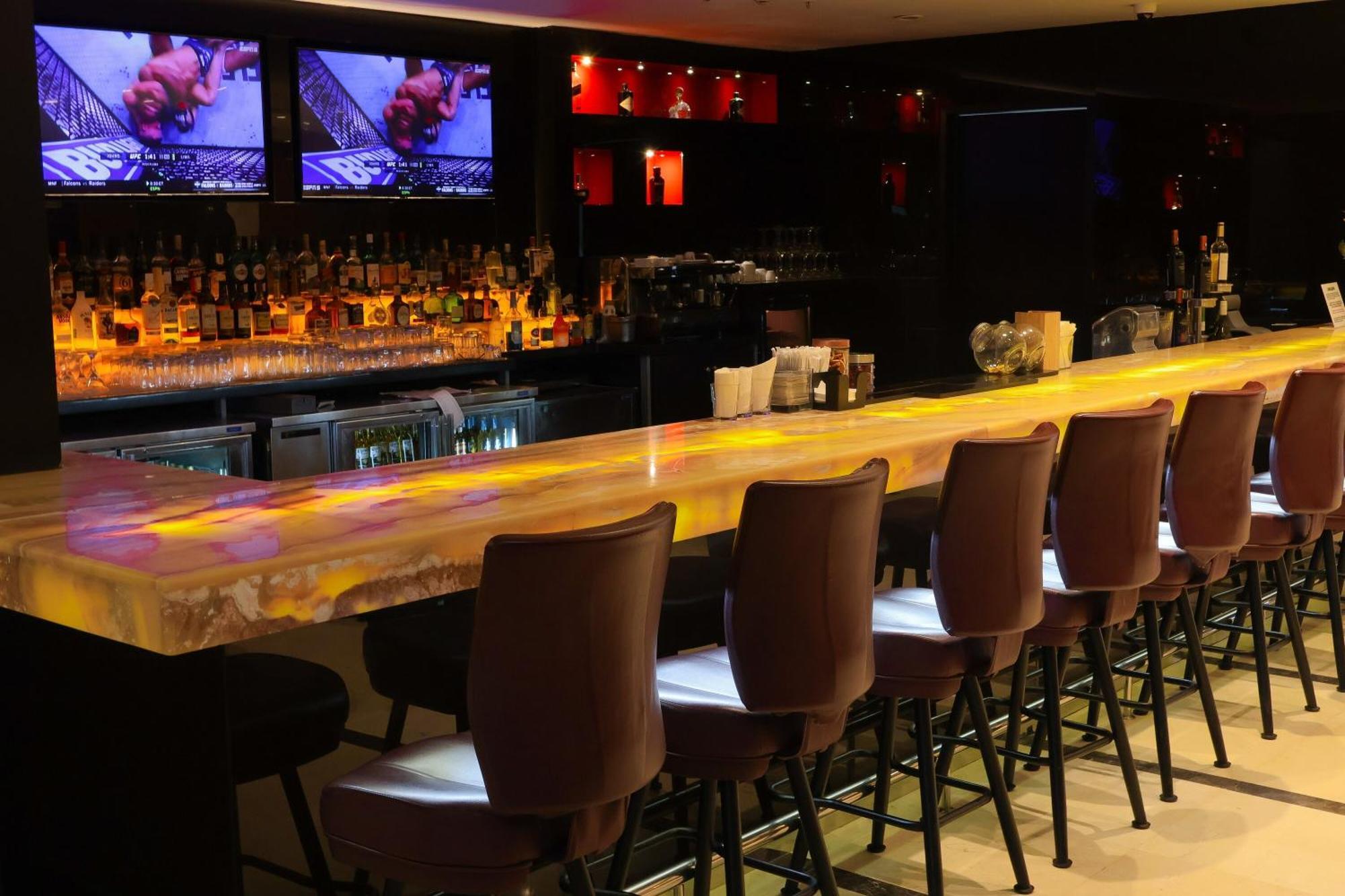 Sheraton Grand Panama Exterior photo The bar at the Wynn