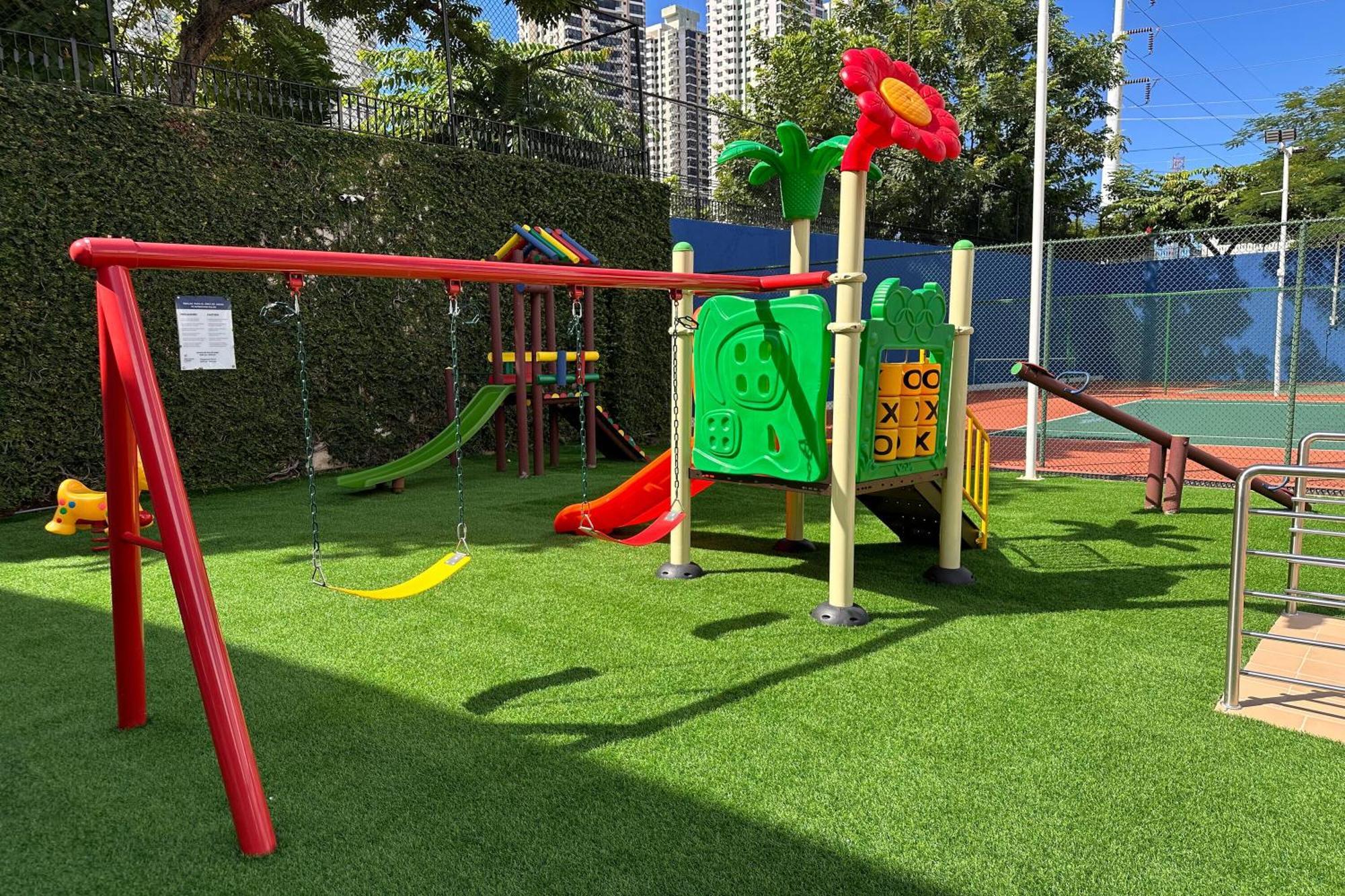 Sheraton Grand Panama Exterior photo Playground at the school